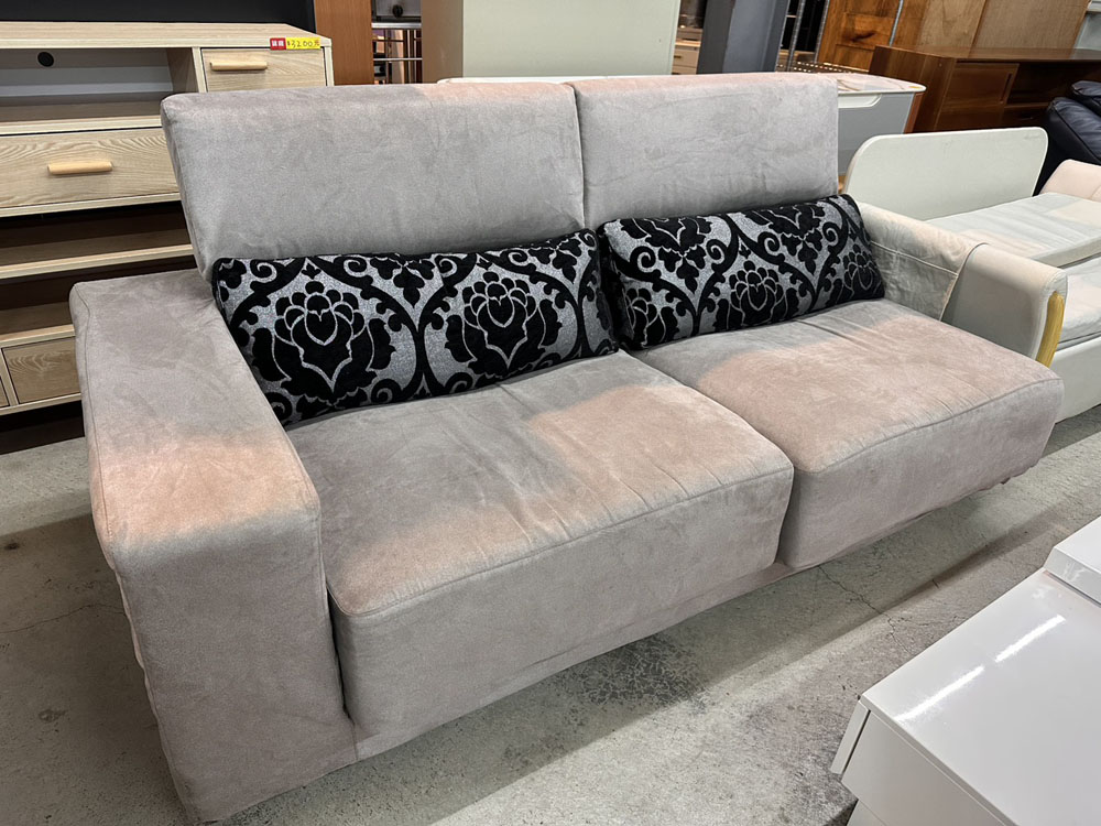 米色布三人沙發