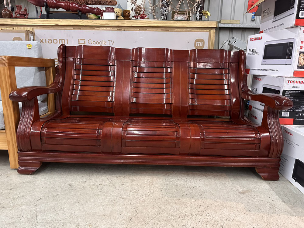 灰色皮革三人沙發附腳椅