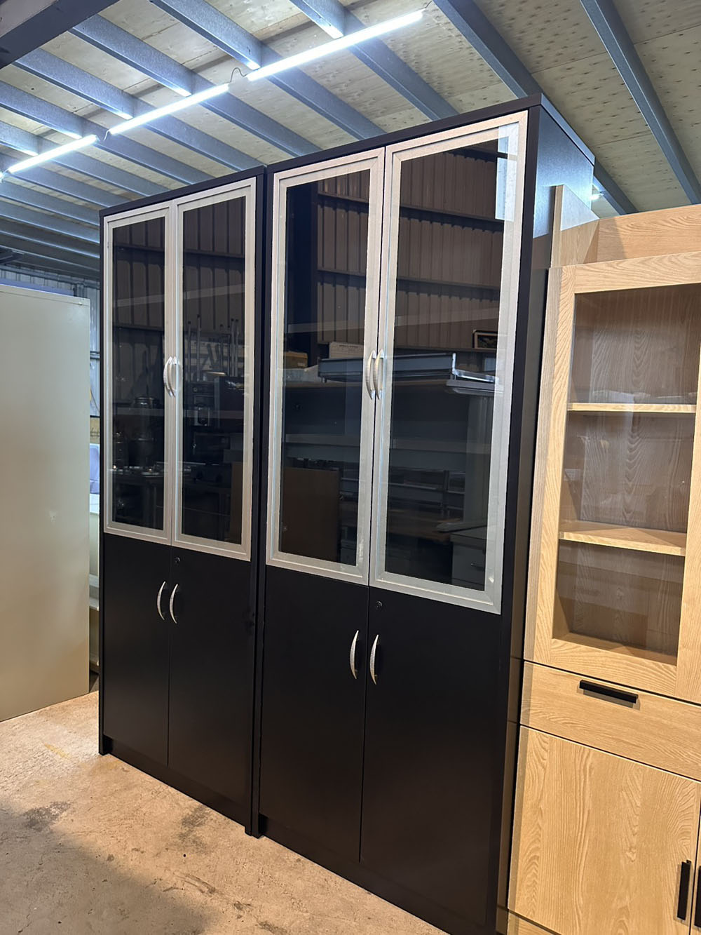 黑色玻璃門收納櫃
