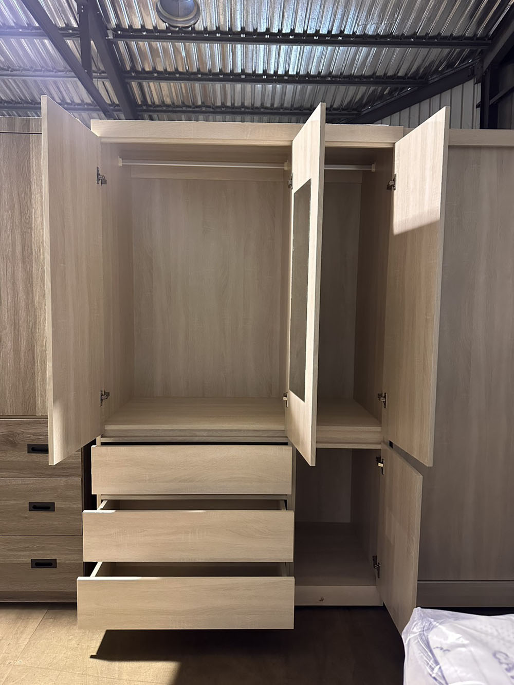 淺木紋衣櫃附抽屜鏡面款