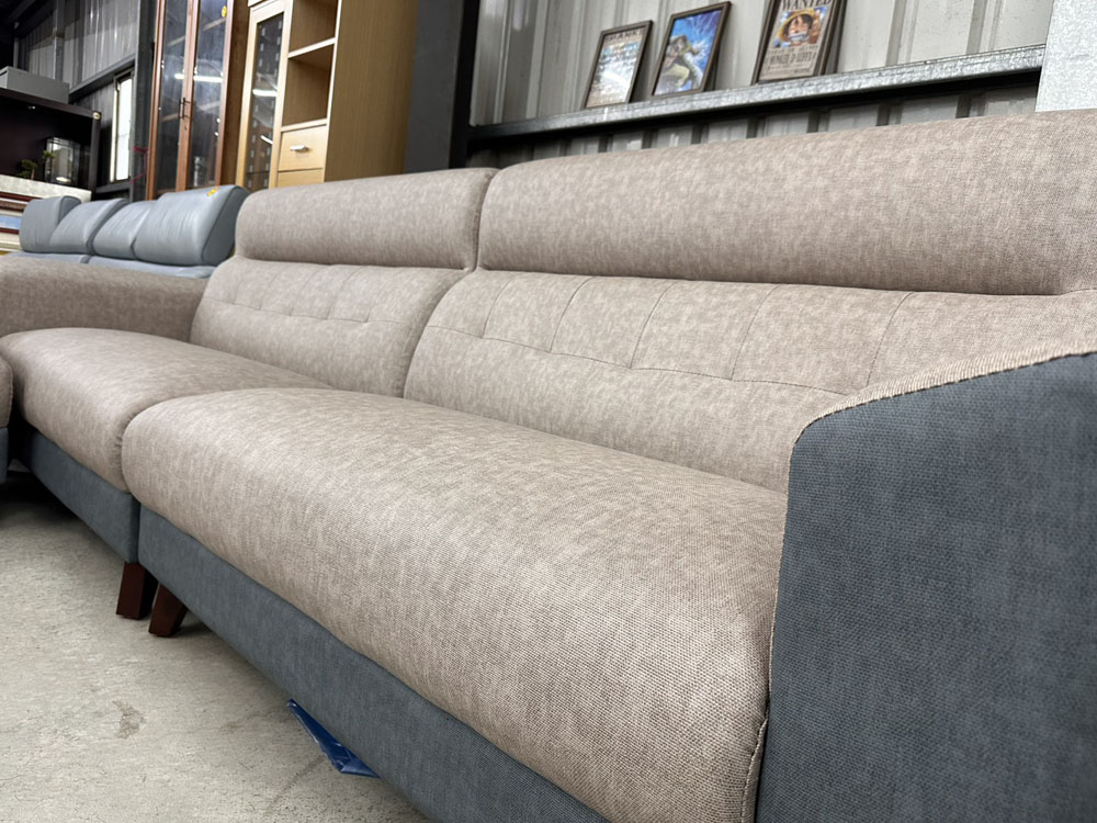 米色布三人沙發